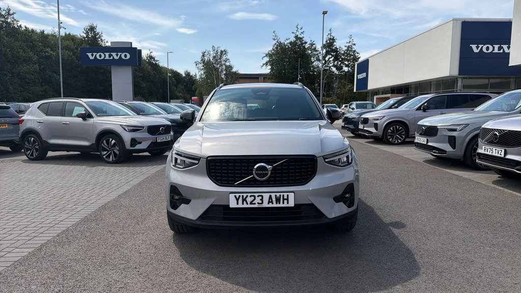Volvo XC40 2.0 B3p Plus Dark #2