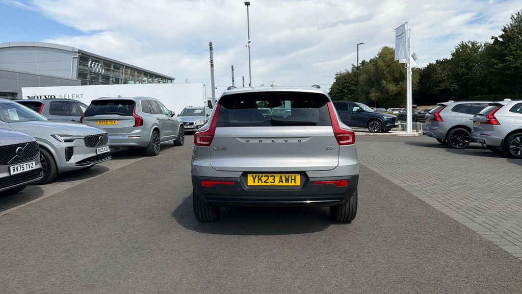 Volvo XC40 2.0 B3p Plus Dark #3