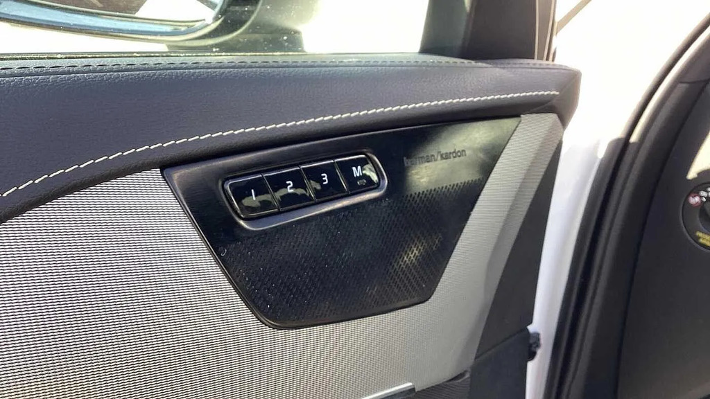 Volvo XC90 Recharge R-design, T8 Awd Plug-in Hybrid, Seven In  #17