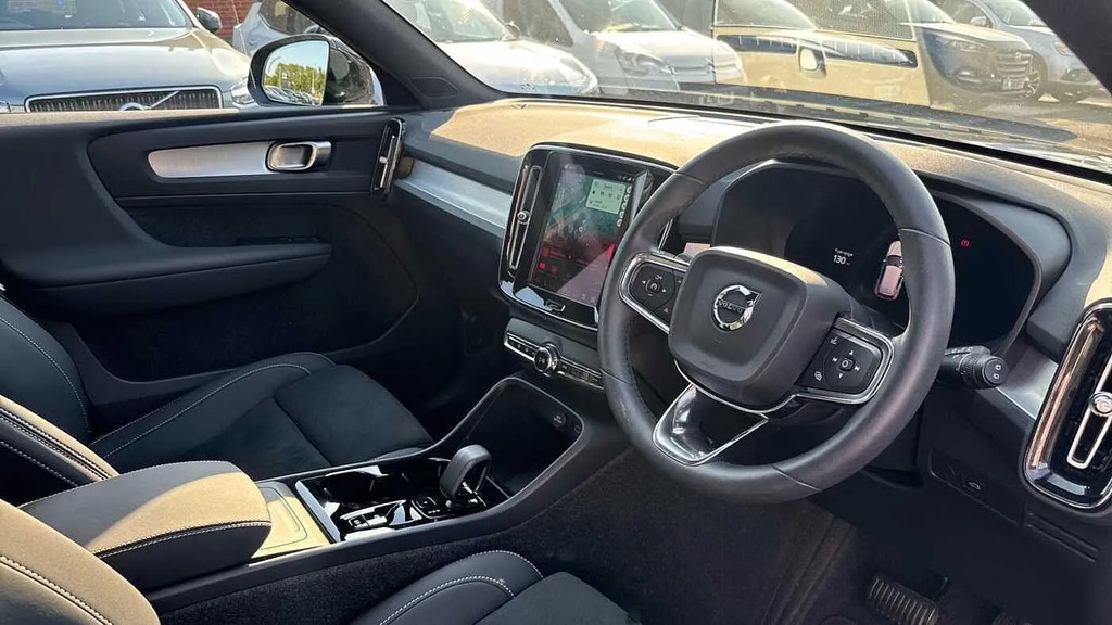 Volvo XC40 2.0 B3p Plus Dark  #4