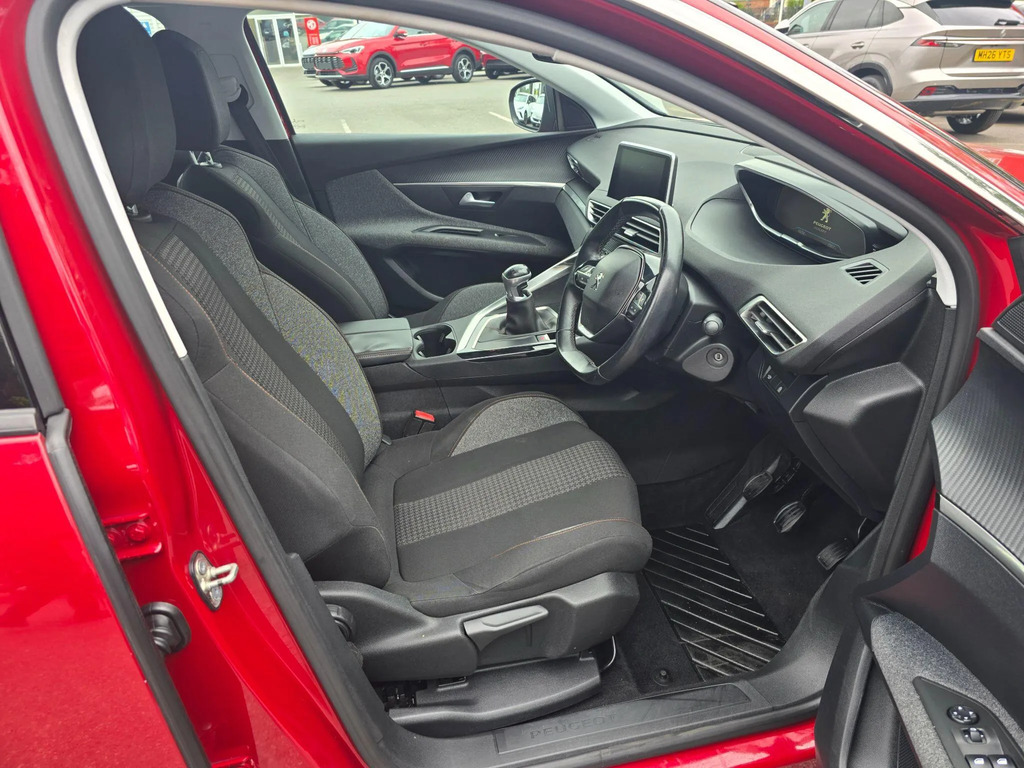 Peugeot 3008 1.2 Puretech Active Euro 6 Ss Red #4