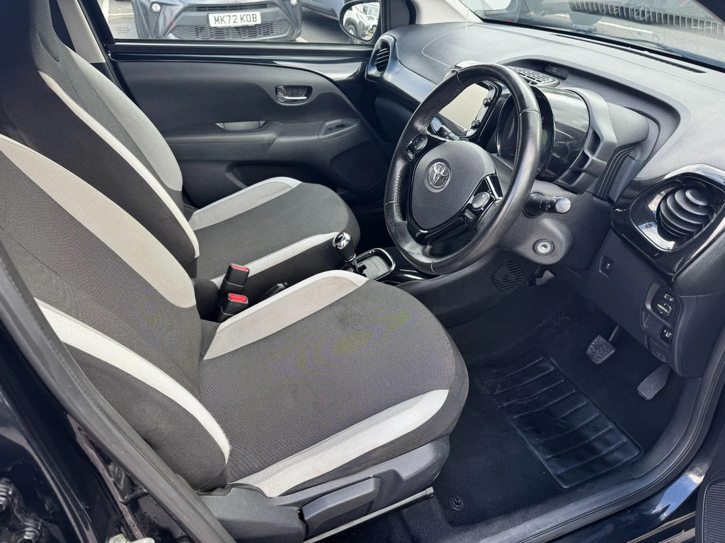 Toyota Aygo 1.0 Vvt-i X-claim Funroof White #11