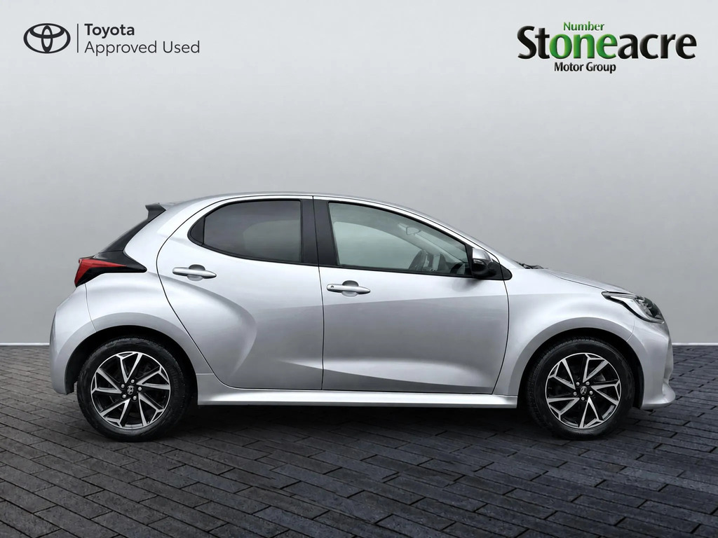 Toyota Yaris 1.5 Hybrid Design Silver #2