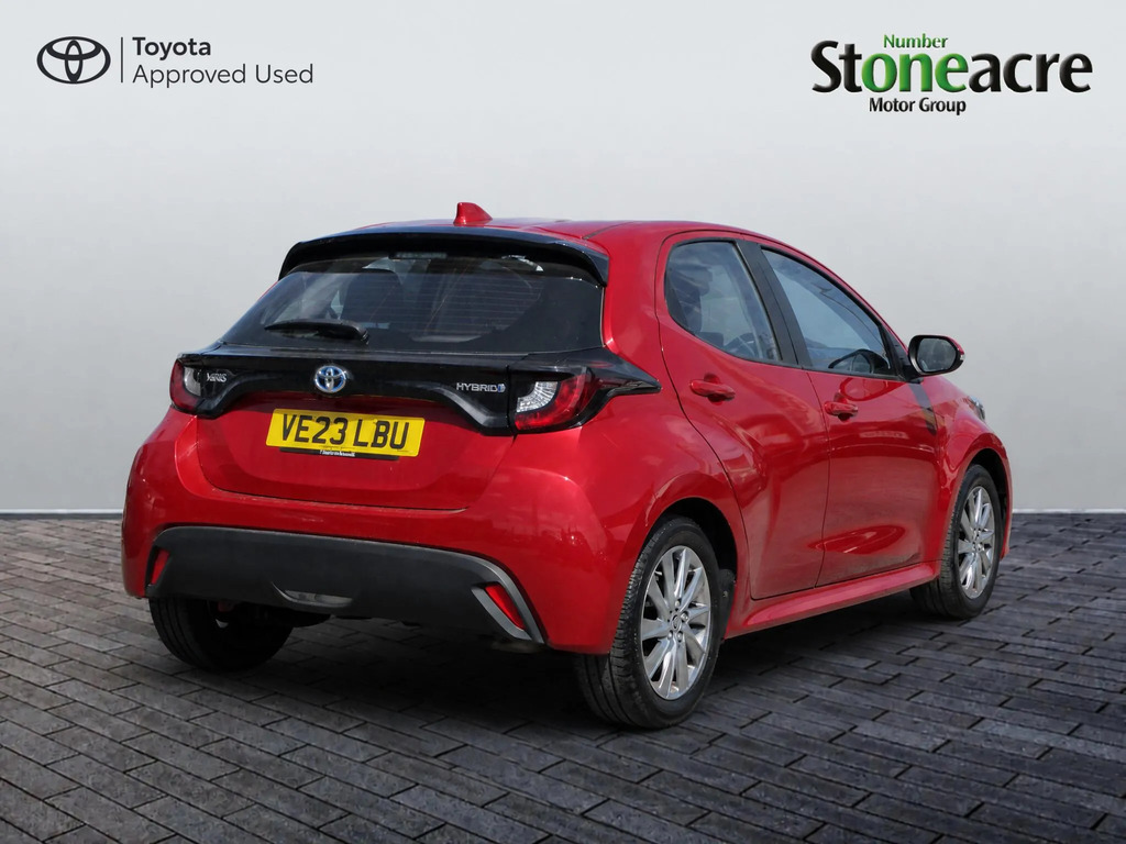 Toyota Yaris 1.5 Hybrid Icon #2