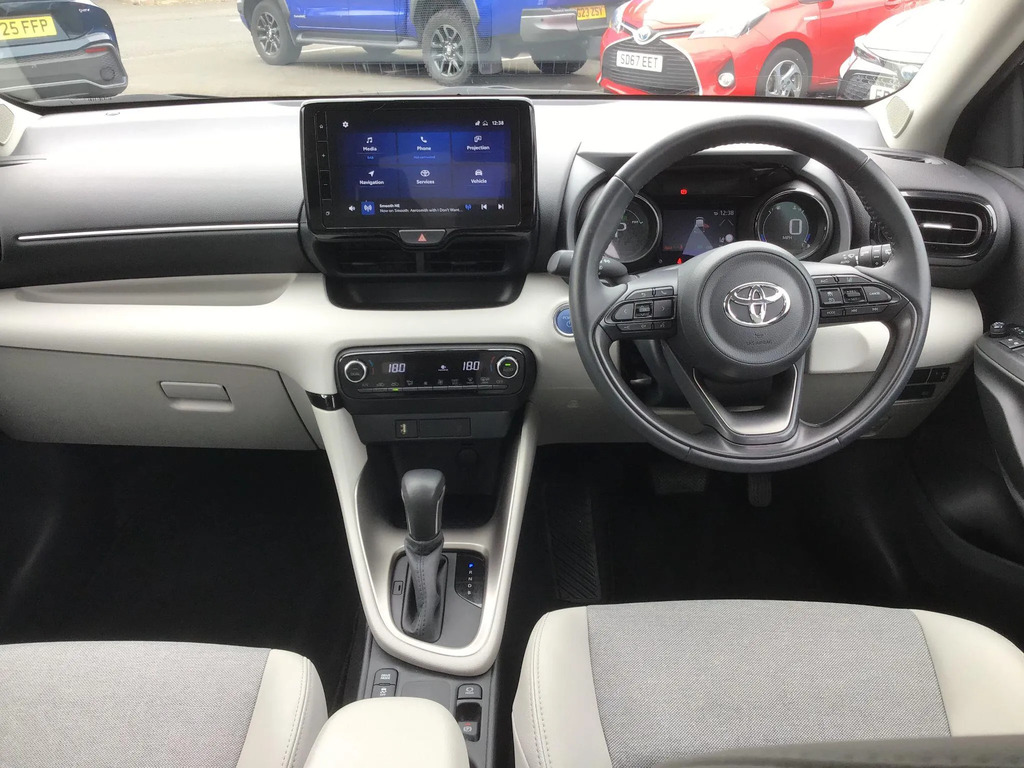Toyota Yaris 1.5 Hybrid Excel #6