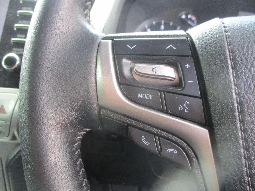 Toyota Land Cruiser 2.8D Invincible 4Wd Euro 6 Ss 7 Seat White #36
