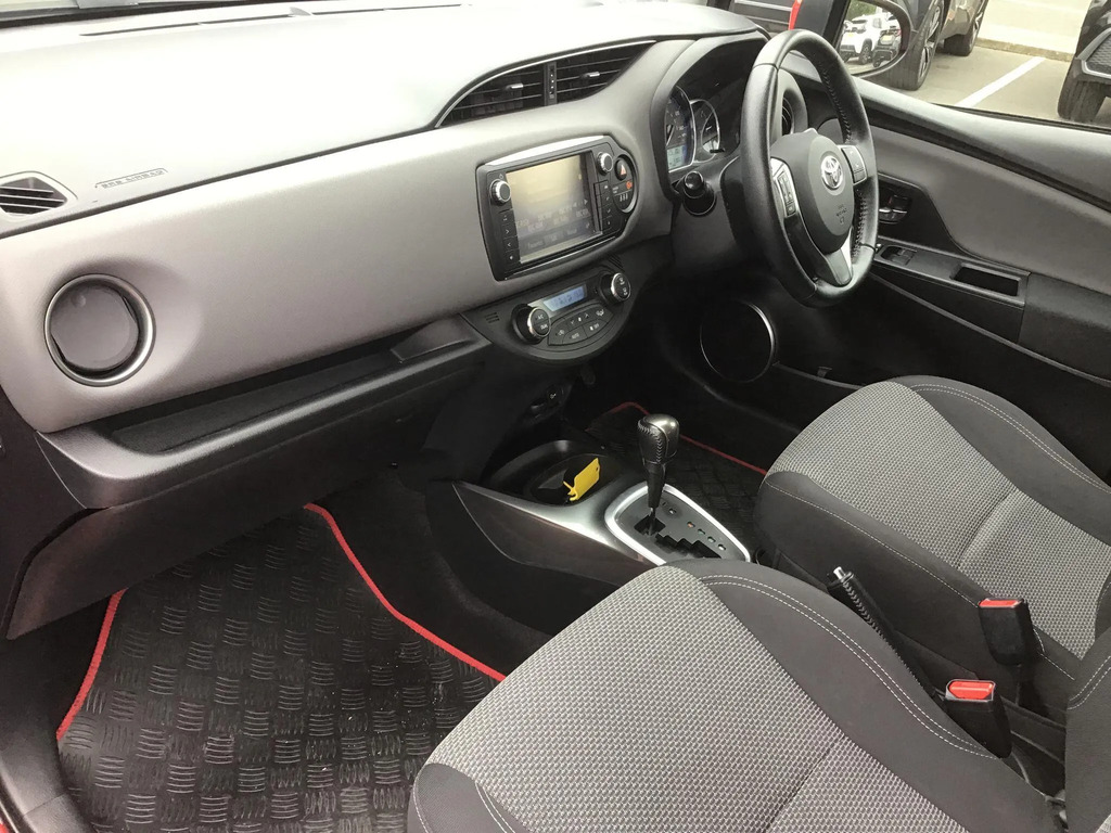 Toyota Yaris 1.5 Hybrid Icon #5