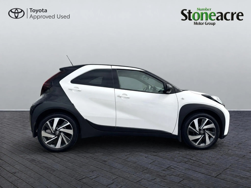 Toyota Aygo X 1.0 Vvt-i Edge NU74KBX #2