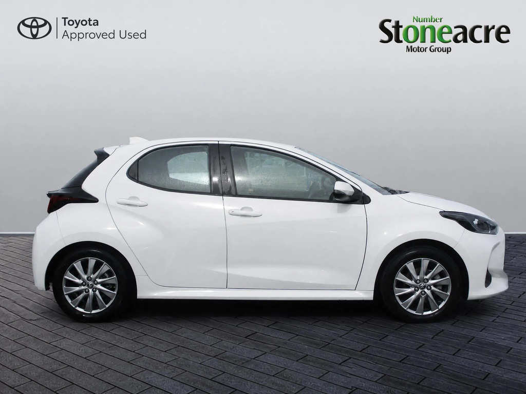 Toyota Yaris 1.5 Hybrid Icon #2