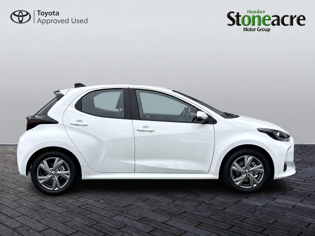 Toyota Yaris 1.5 Hybrid Icon #2