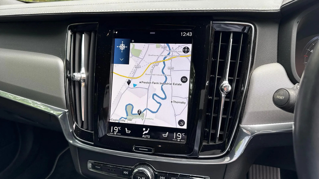 Volvo V90 Self Charging Hybrid, Heated Fr Seats, Smartphon Silver #16