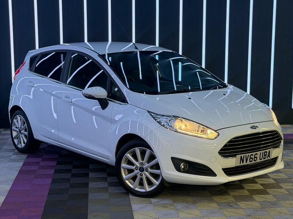 Ford Fiesta 1.0T Ecoboost Titanium Euro 6 Ss White #2