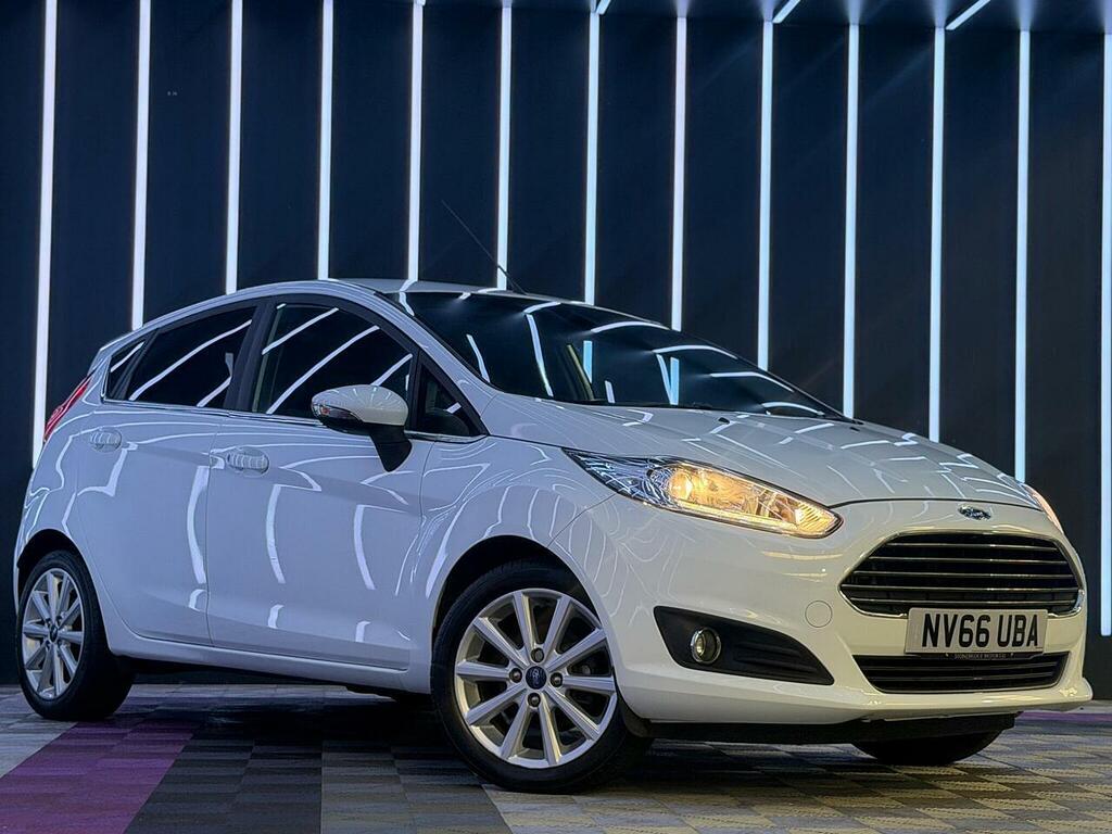 Ford Fiesta 1.0T Ecoboost Titanium Euro 6 Ss White