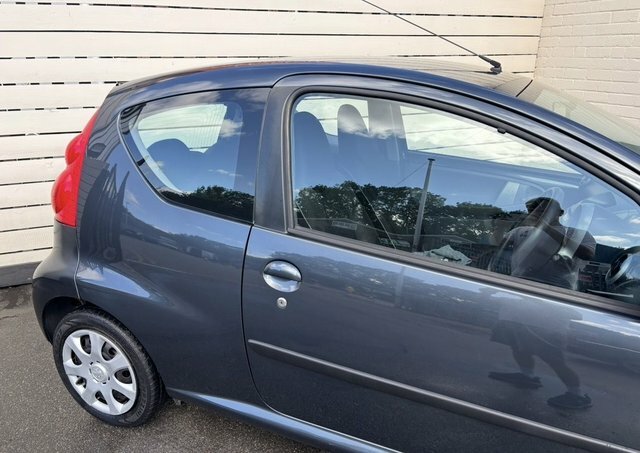 Peugeot 107 1.0 12V Urban Hatchback Euro 4 Grey #4