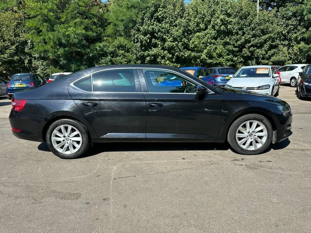 Skoda Superb 1.5 Tsi Act Se Black #4