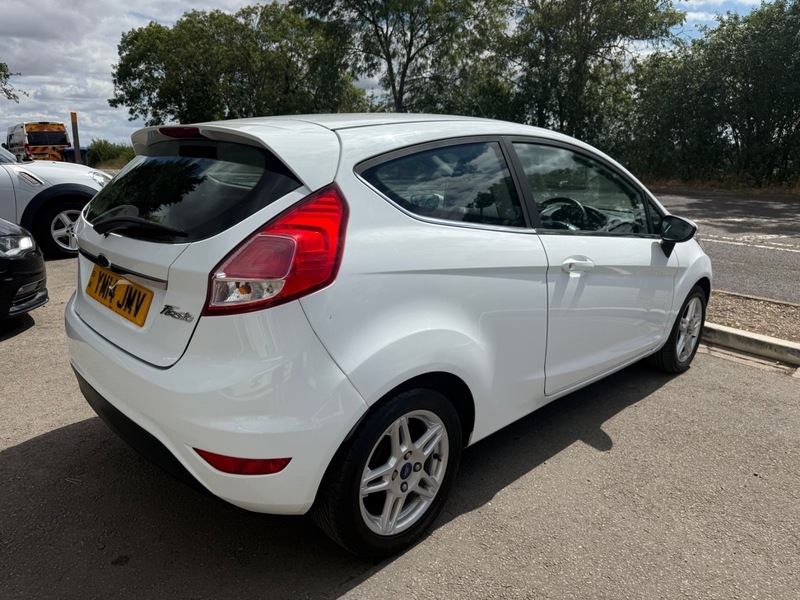 Ford Fiesta Zetec White #5