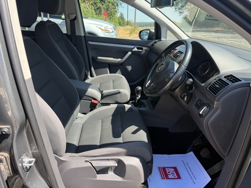 Volkswagen Touran Touran Silver #10