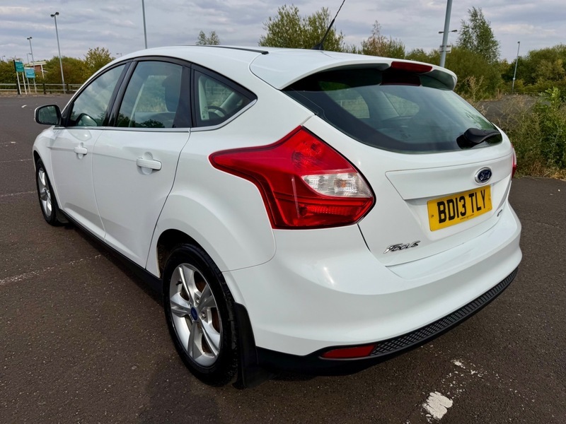 Ford Focus Zetec White #6