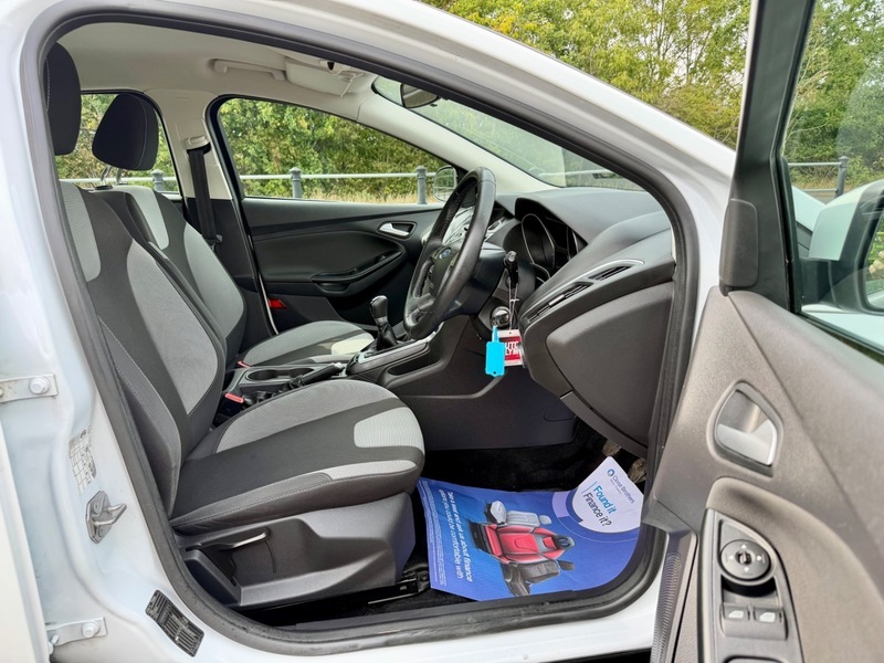 Ford Focus Estate 1.6 Tdci Titanium Euro 5 Ss 201363 Black #9