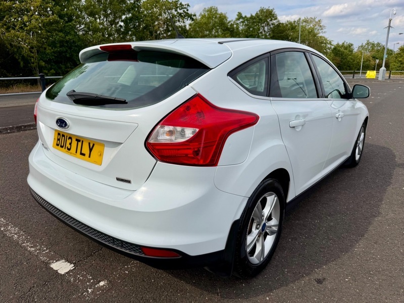 Ford Focus Zetec White #4