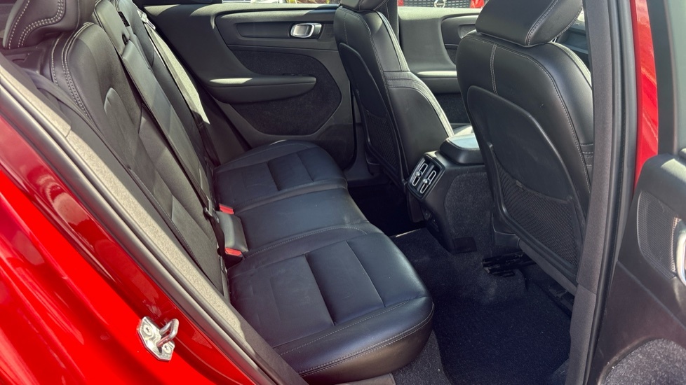 Volvo XC40 D3 Awd Momentum Red #6