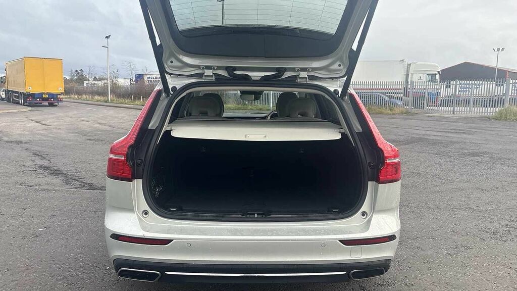 Volvo V60 Momentum, B3 Mild Hybrid Grey #13