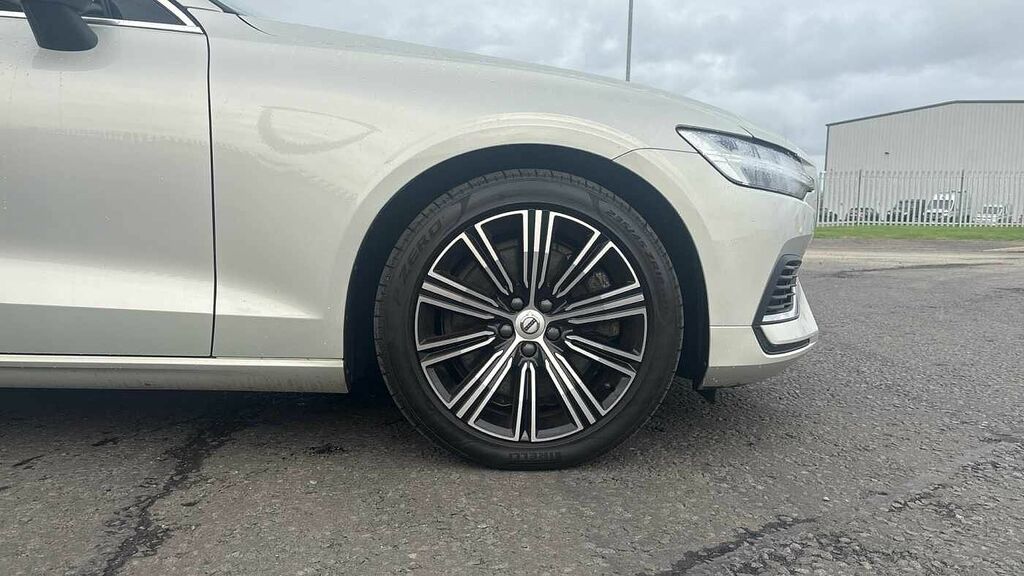 Volvo V60 Momentum, B3 Mild Hybrid Grey #9