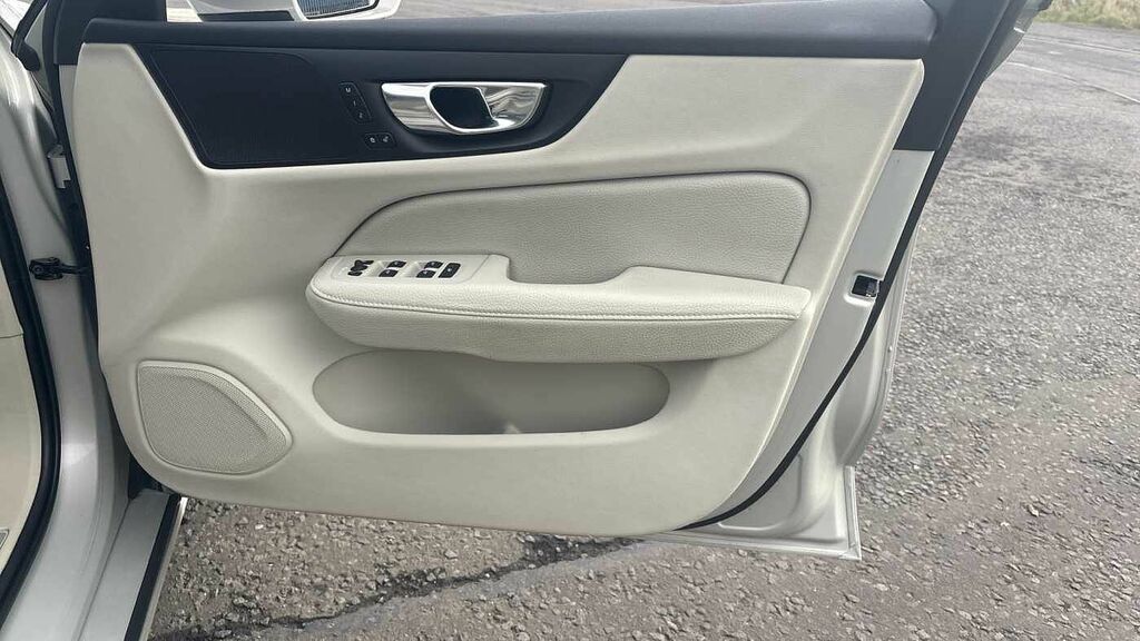 Volvo V60 Momentum, B3 Mild Hybrid Grey #26