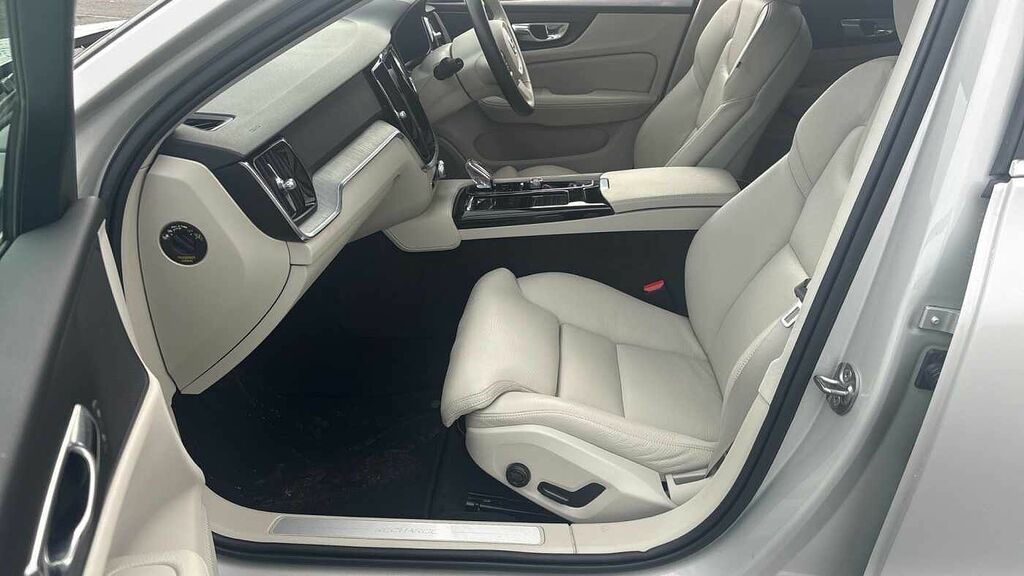 Volvo V60 Momentum, B3 Mild Hybrid Grey #39