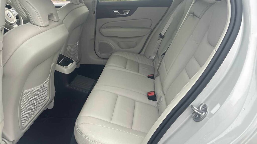 Volvo V60 Momentum, B3 Mild Hybrid Grey #29