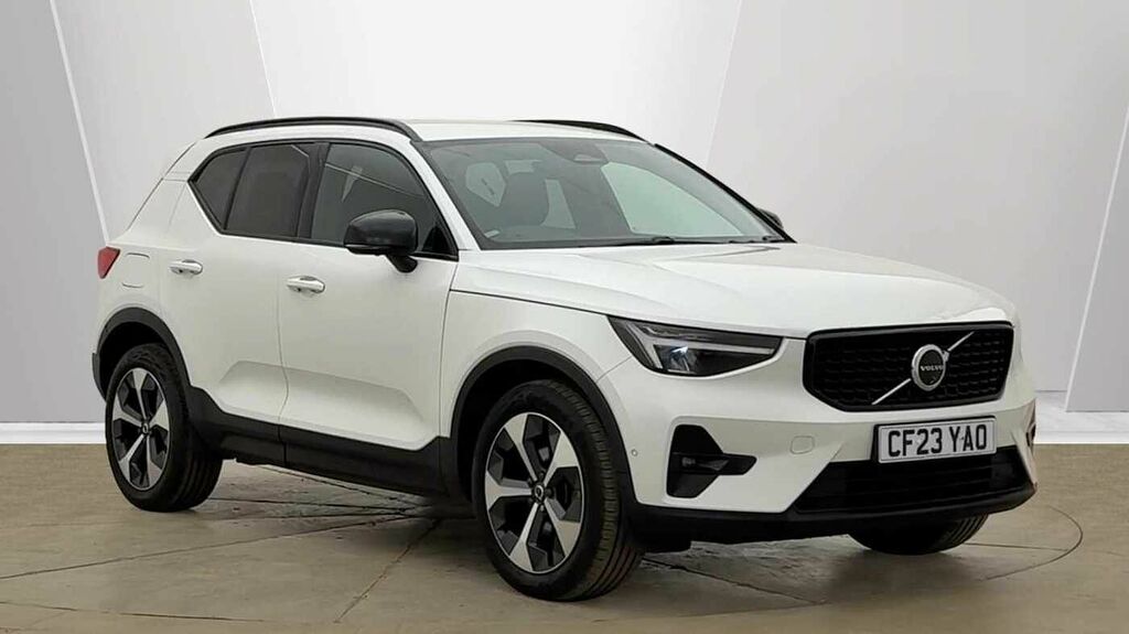 Volvo XC40 Plus, B3 Mild Hybrid, Dark White