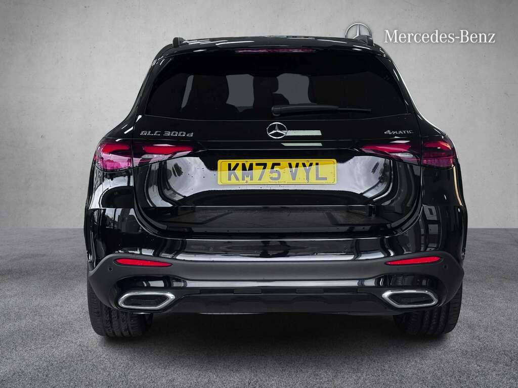Mercedes-Benz GLC Class 300D 4Matic Amg Line Premium 9G-tronic 2025 Black #4