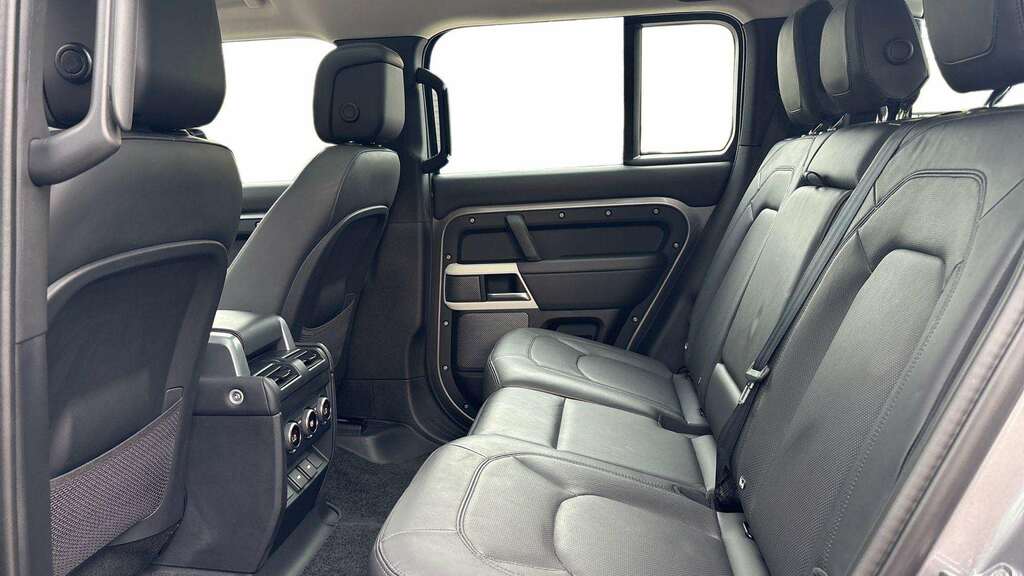 Land Rover Defender 110 3.0 D300 Hse 110 2023 Grey #4
