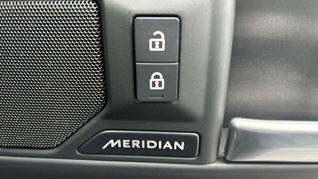 Land Rover Defender 90 3.0 D250 X-dynamic Se 90 Silver #35