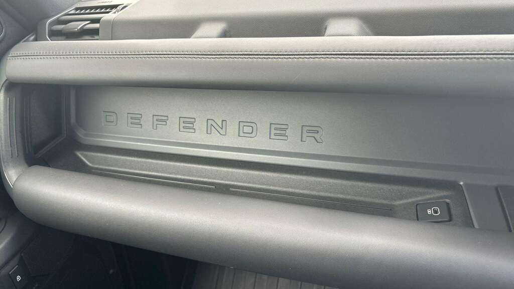 Land Rover Defender 90 3.0 D250 X-dynamic Se 90 Silver #31