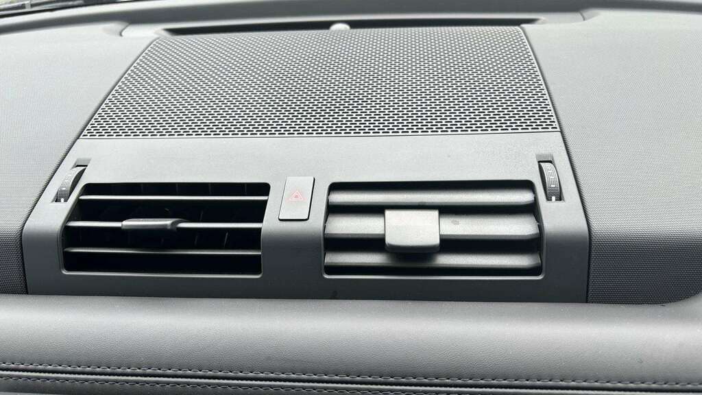 Land Rover Defender 90 3.0 D250 X-dynamic Se 90 Silver #37
