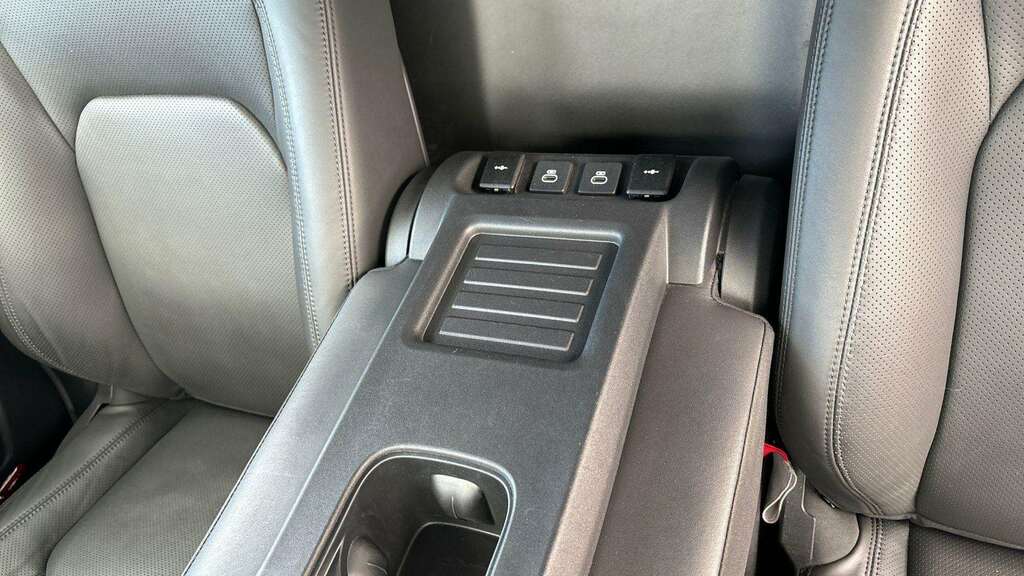 Land Rover Defender 90 3.0 D250 X-dynamic Se 90 Silver #17