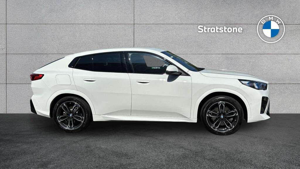 BMW iX2 230Kw Xdrive30 M Sport 65Kwh 2025 White #3