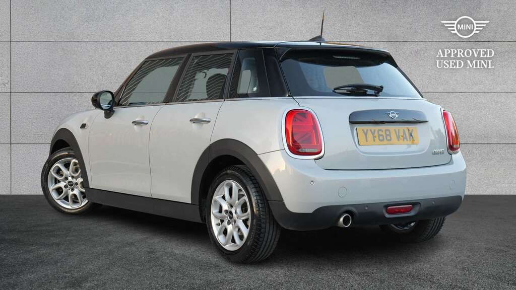 Mini Hatch 1.5 Cooper Classic II Comfortnav Pack White #2