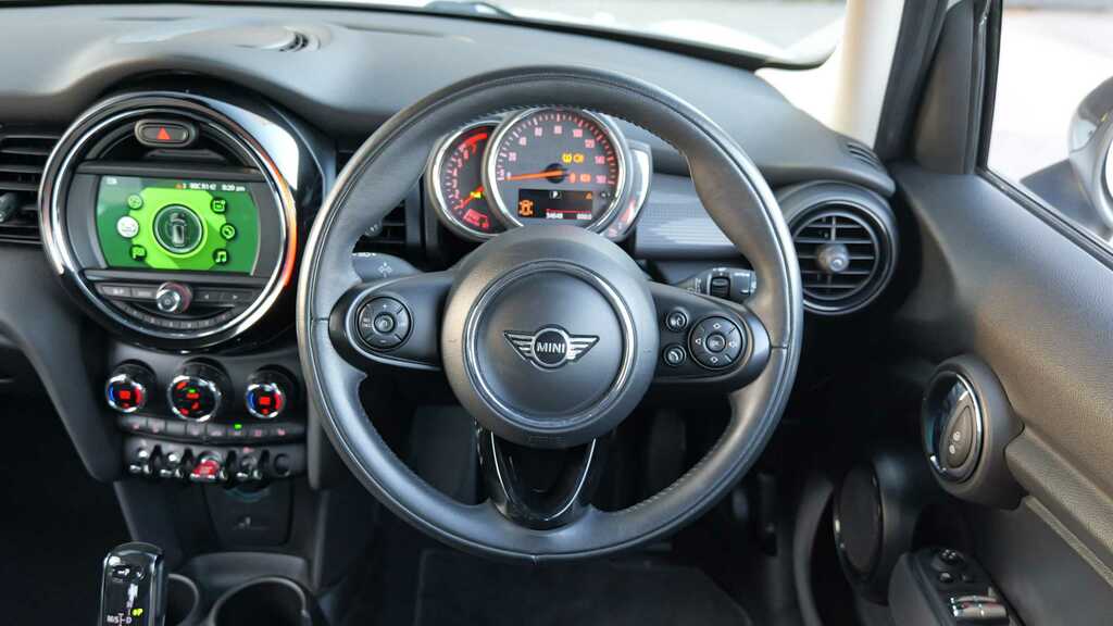 Mini Hatch 1.5 Cooper Classic II Comfortnav Pack White #5