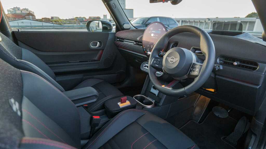 Mini Hatch 1.5 C Sport Level 3 2026 Black #6
