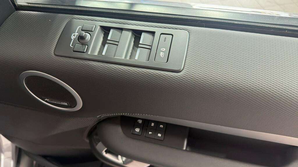 Land Rover Discovery 3.0 D300 Mhev R-dynamic Hse Suv 4W Black #25
