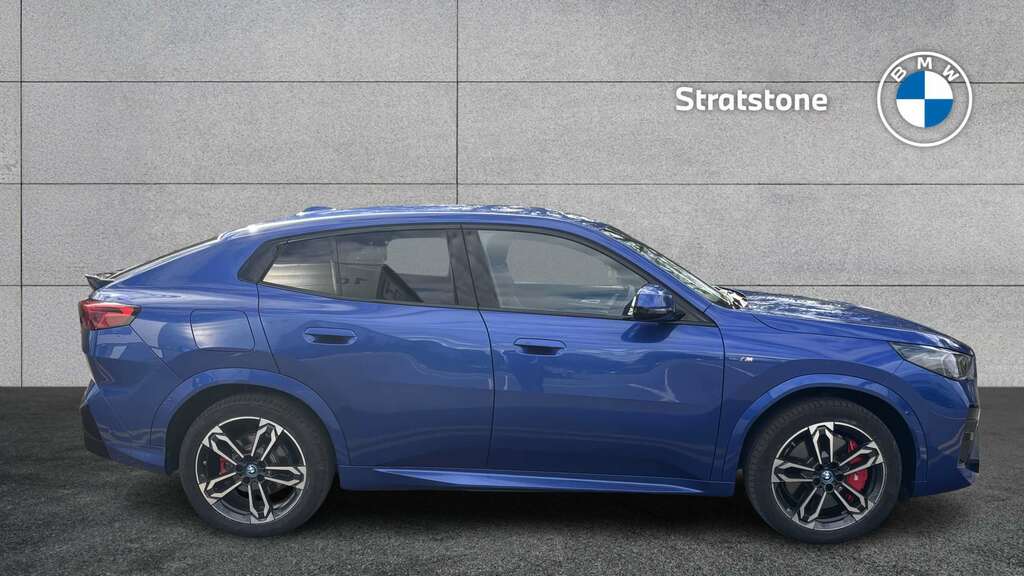 BMW iX2 150Kw Edrive20 M Sport 65Kwh 2025 Blue #3