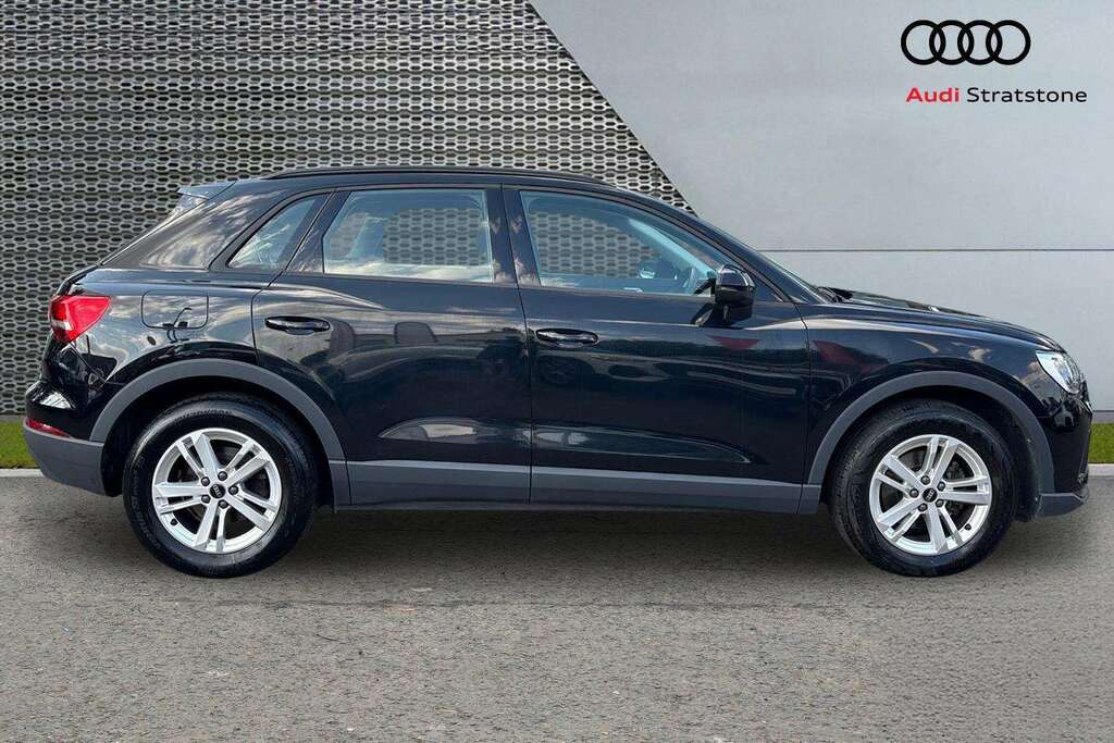 Audi Q3 35 Tfsi Technik 2023 Black #4