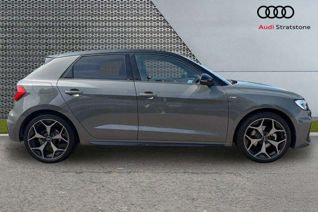 Audi A1 1.0 Tfsi 30 Black Edition Sportback S T #4