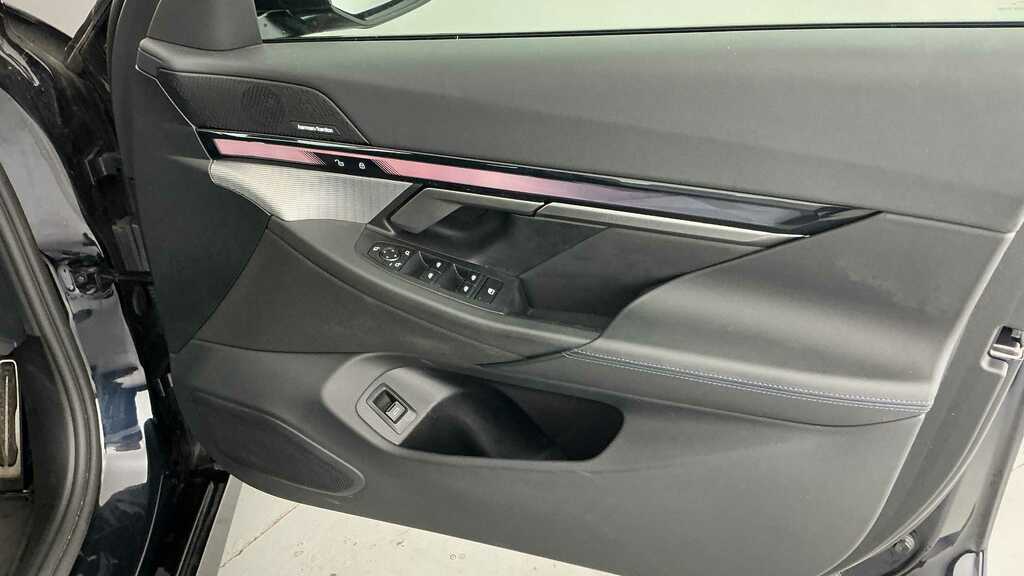 BMW i5 250Kw Edrive40 Sport Edition 84Kwh At Teccmf Black #17