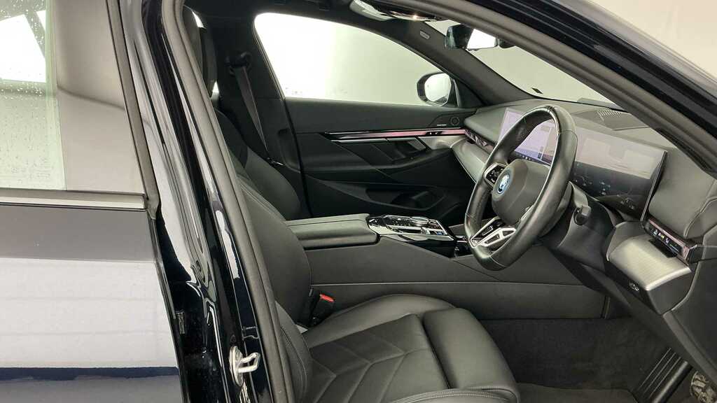 BMW i5 250Kw Edrive40 Sport Edition 84Kwh At Teccmf Black #11