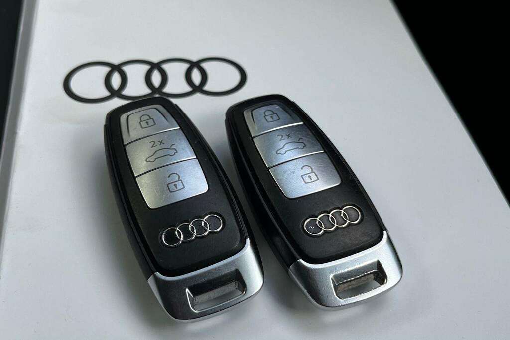 Audi Q8 e tron 300Kw 55 Quattro 114Kwh Vorsprung Grey #25
