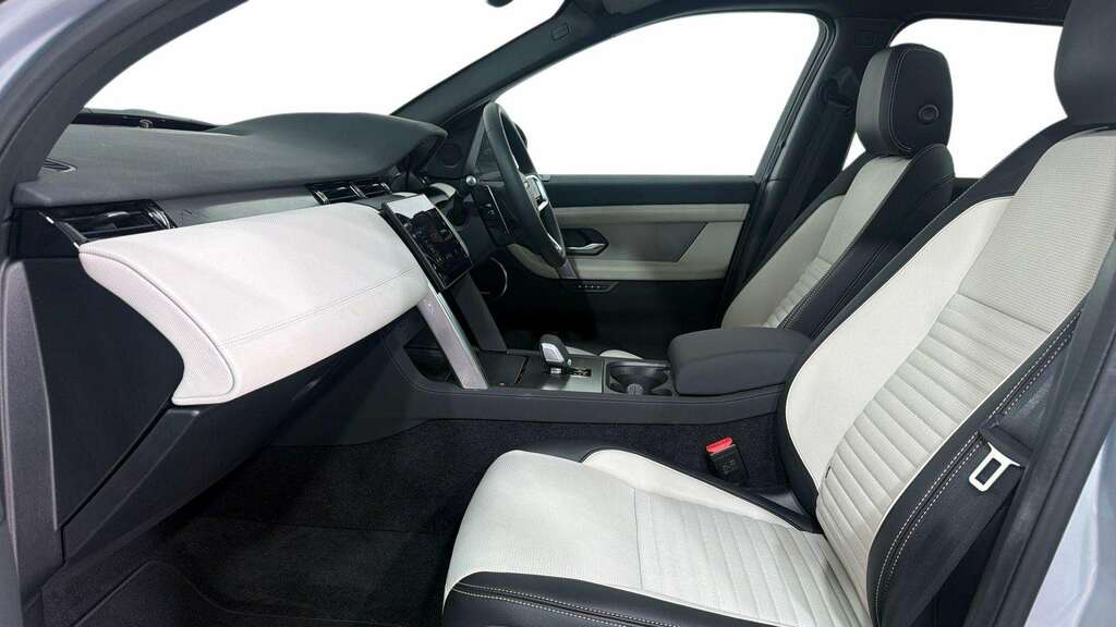 Land Rover Discovery Sport 1.5 P270e Landmark 5 Seat 2026 Silver #3