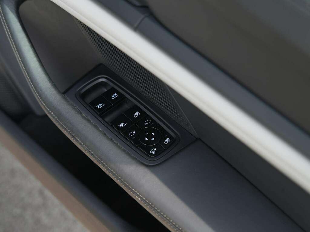Porsche Taycan Taycan 4 Cross Black #22